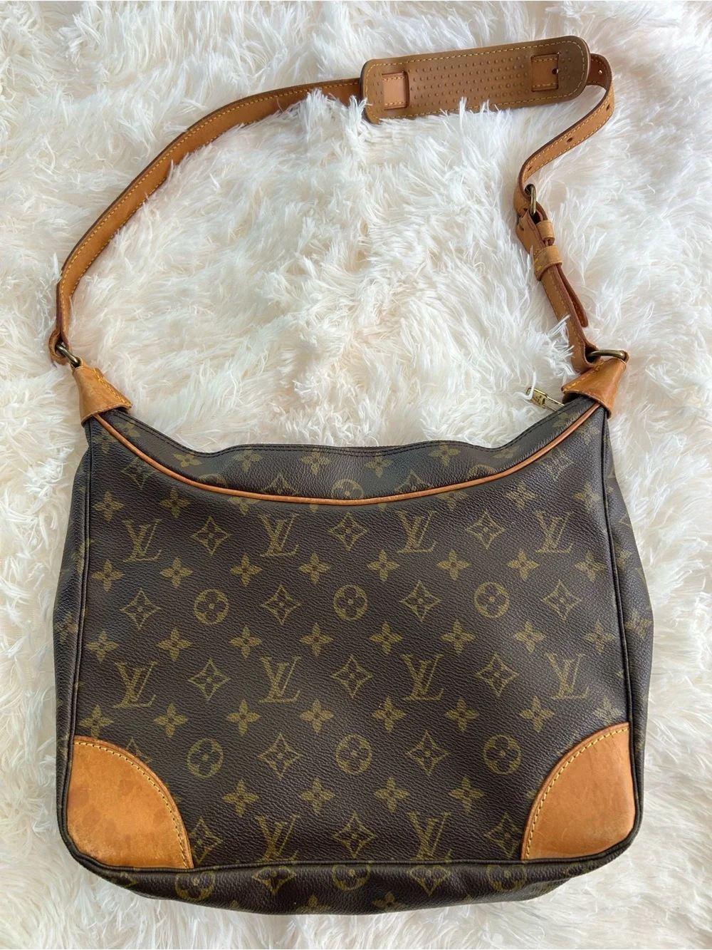 Louis Vuitton Boulogne 35 Monogram Shoulder Bag